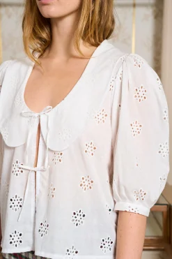 MaisonCléo Blouses>Blouse blanc cassé en broderie anglaise fleurie LEONIE
