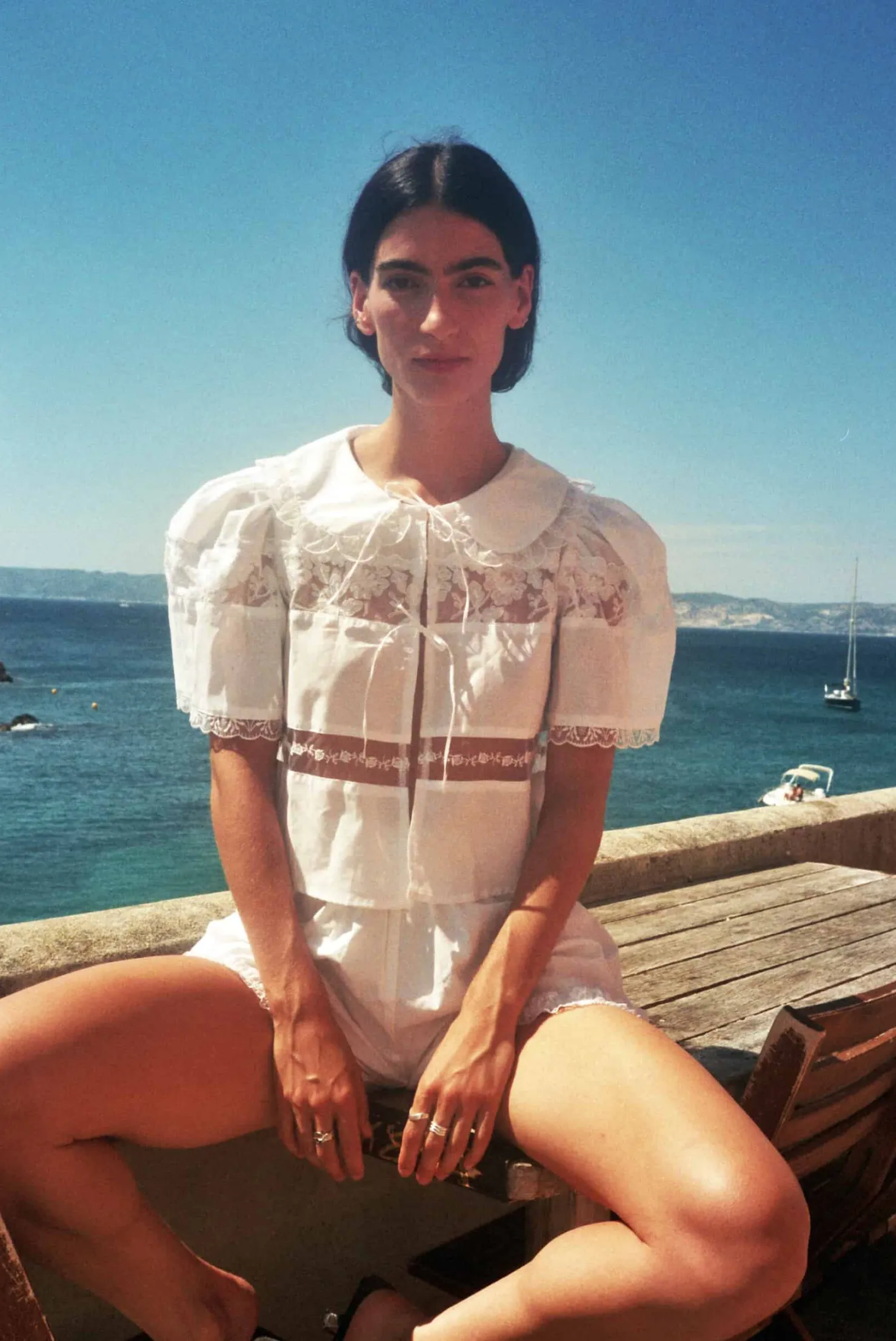 MaisonCléo Blouses|Tops>Blouse délicate en coton blanc et dentelle de Calais roses avec col