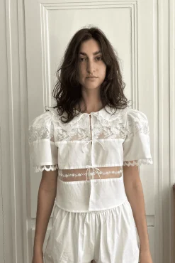 MaisonCléo Blouses|Tops>Blouse délicate en coton blanc et dentelle de Calais roses avec col II