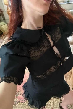 MaisonCléo Blouses|Tops>Blouse délicate en coton noir et dentelle de Calais roses avec col VI