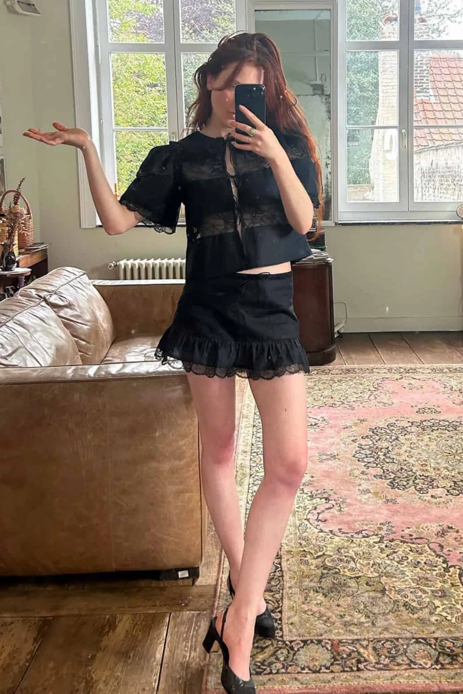 MaisonCléo Blouses|Tops>Blouse délicate en coton noir et dentelle de Calais roses avec col VI
