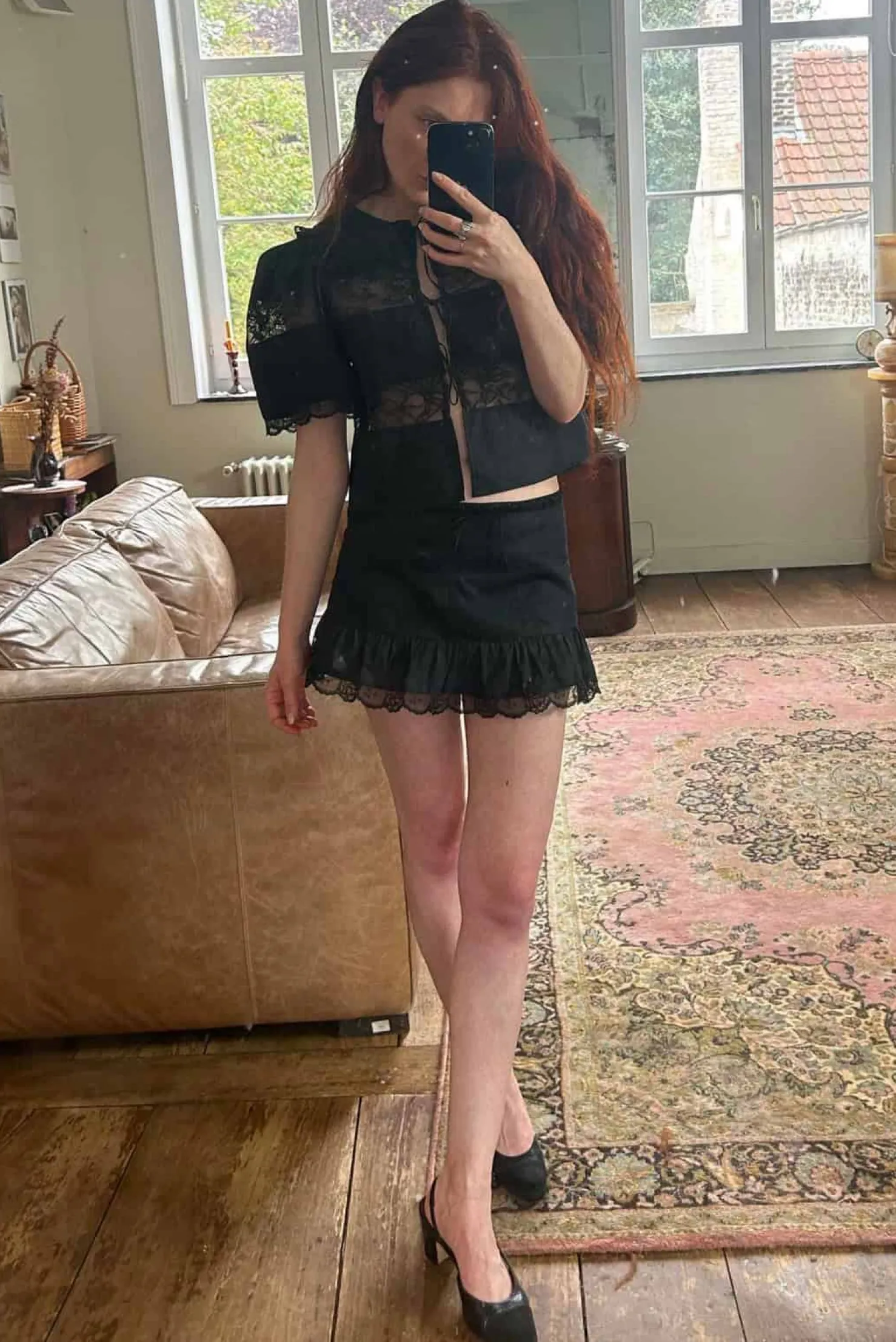MaisonCléo Blouses|Tops>Blouse délicate en coton noir et dentelle de Calais roses avec col VI