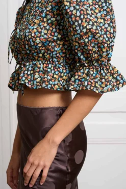 MaisonCléo Blouses>Blouse en coton fleurie sur fond noir ANGELE