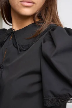 MaisonCléo Blouses>Blouse en coton noir avec col en dentelle noire