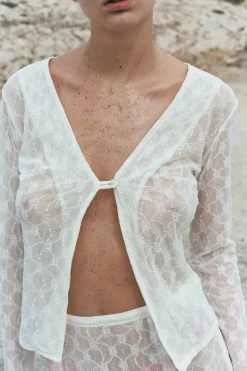 MaisonCléo Blouses|Tops>Blouse en dentelle de Calais de luxe satinée avec manches cloches