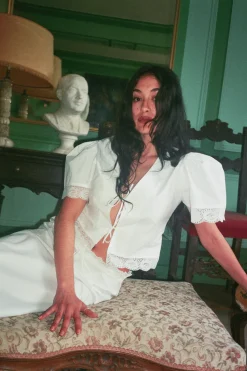 MaisonCléo Blouses|Tops>Blouse VANESSA en coton blanc avec grosses fleurs en dentelle
