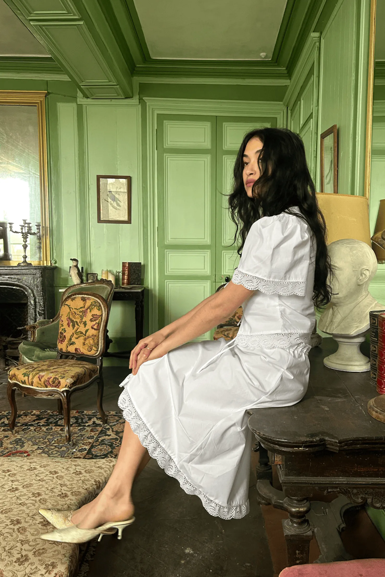MaisonCléo Blouses|Tops>Blouse VANESSA en coton blanc avec grosses fleurs en dentelle