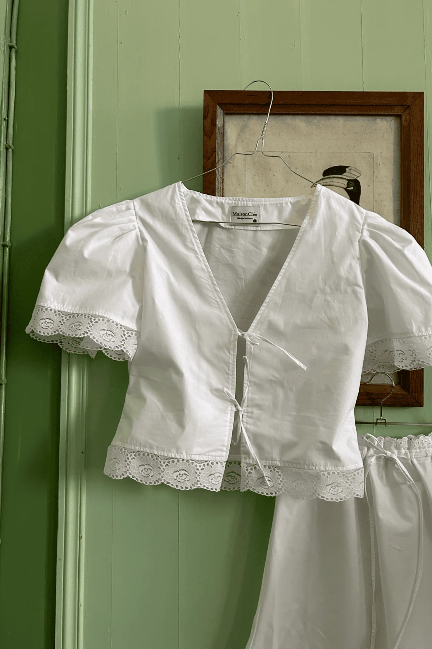MaisonCléo Blouses|Tops>Blouse VANESSA en coton blanc avec grosses fleurs en dentelle