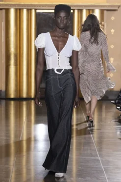MaisonCléo Jupes>COUP DE FOUDRE défilé LOOK 30 – Jupe maxi en denim foncé pailleté avec ceinture cœur
