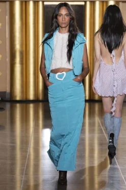 MaisonCléo Jupes>COUP DE FOUDRE défilé LOOK 19 – Longue jupe matelassée satinée bleu turquoise à ceinture