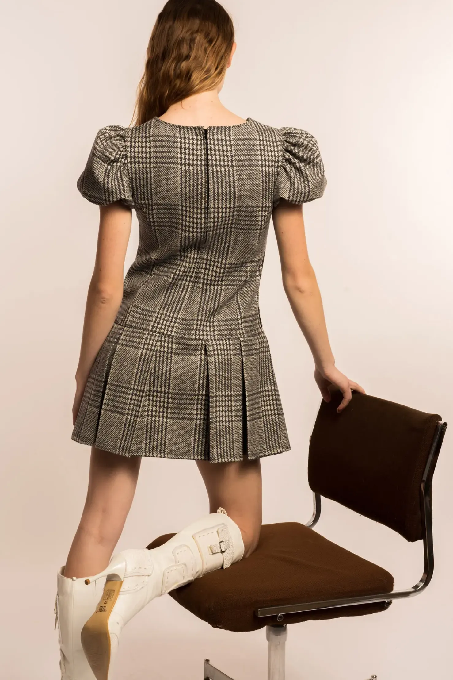 MaisonCléo Robes>COUP DE FOUDRE défilé LOOK 26 – Robe babydoll plissée en tweed motif pied-de-poule tartan