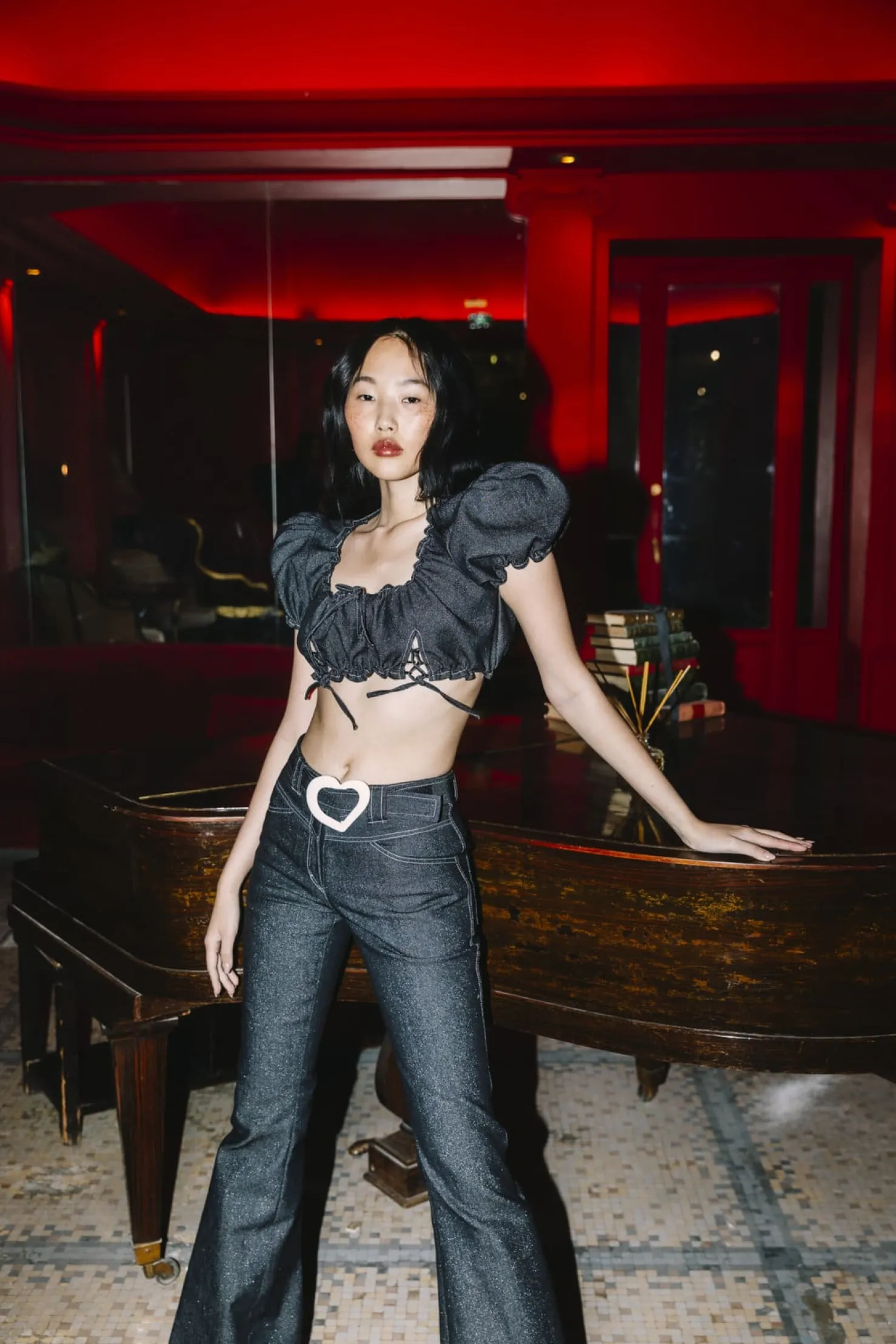 MaisonCléo Tops>COUP DE FOUDRE défilé LOOK 23 – Top mini bouffant en denim foncé