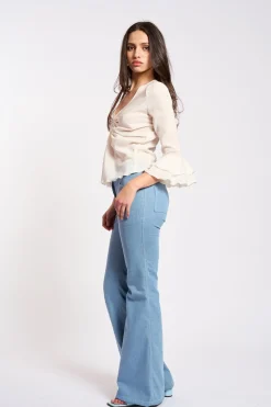 MaisonCléo Pantalons / Shorts>COUP DE FOUDRE II – Jean évasé en denim bleu clair