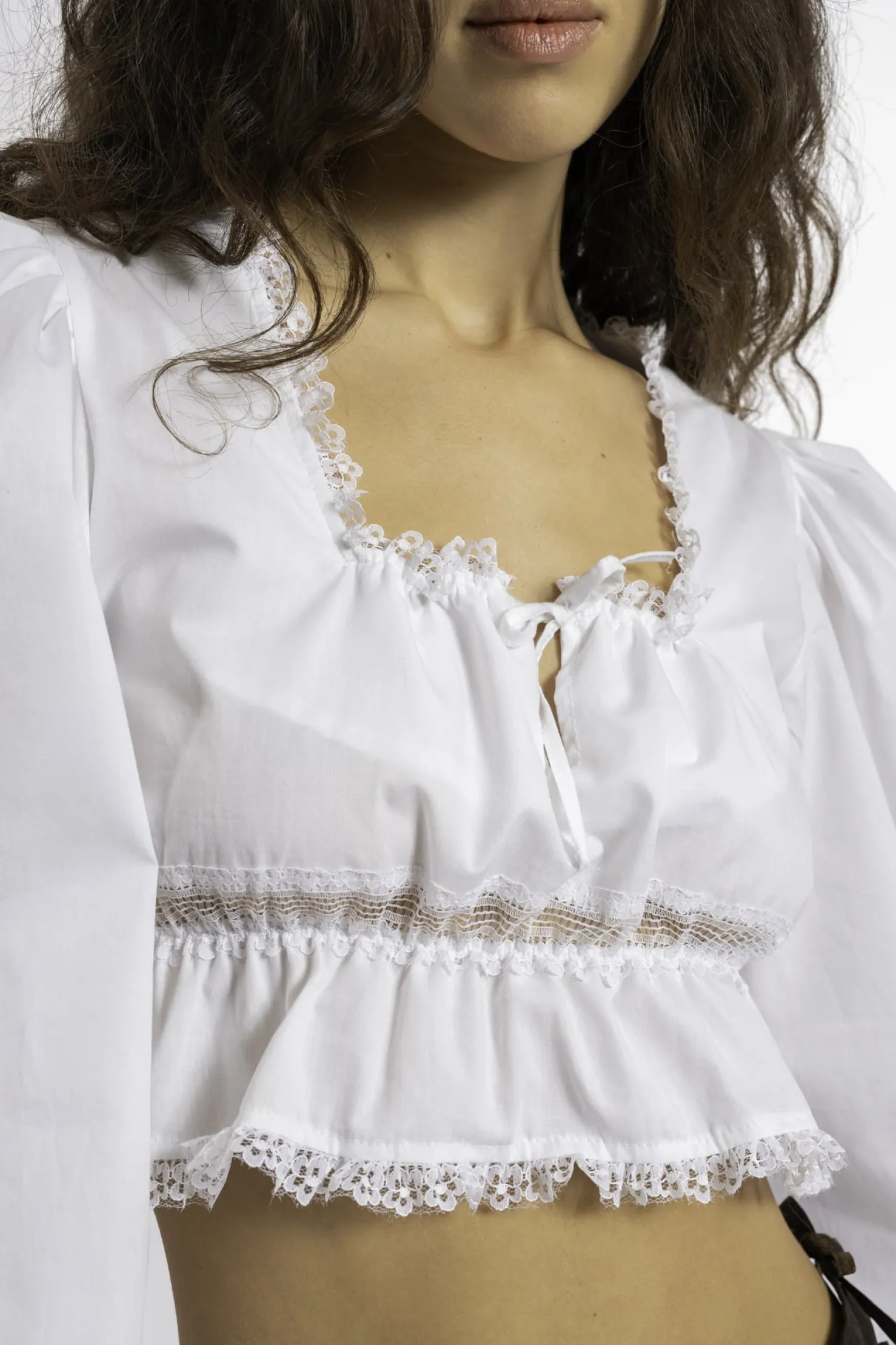 MaisonCléo Blouses|Tops>FW22 RUNWAY LOOK 2 – Blouse en coton blanc et dentelle ANNABELLE