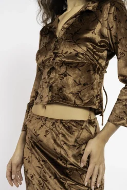 MaisonCléo Blouses|Tops>FW22 RUNWAY LOOK 7 – Chemise marron clair en velours fleuri DELIA