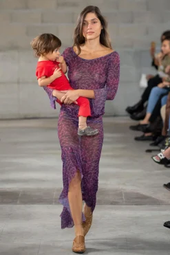 MaisonCléo Jupes>FW22 RUNWAY LOOK 10 – Jupe longue volantée motif fleurs bordeaux et violet en mesh LOUISA
