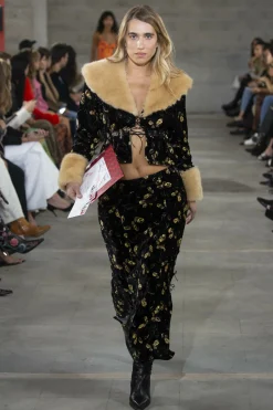MaisonCléo Jupes>FW22 RUNWAY LOOK 18 – Jupe longue en velours noir corsetée avec papillons dorés CINDY