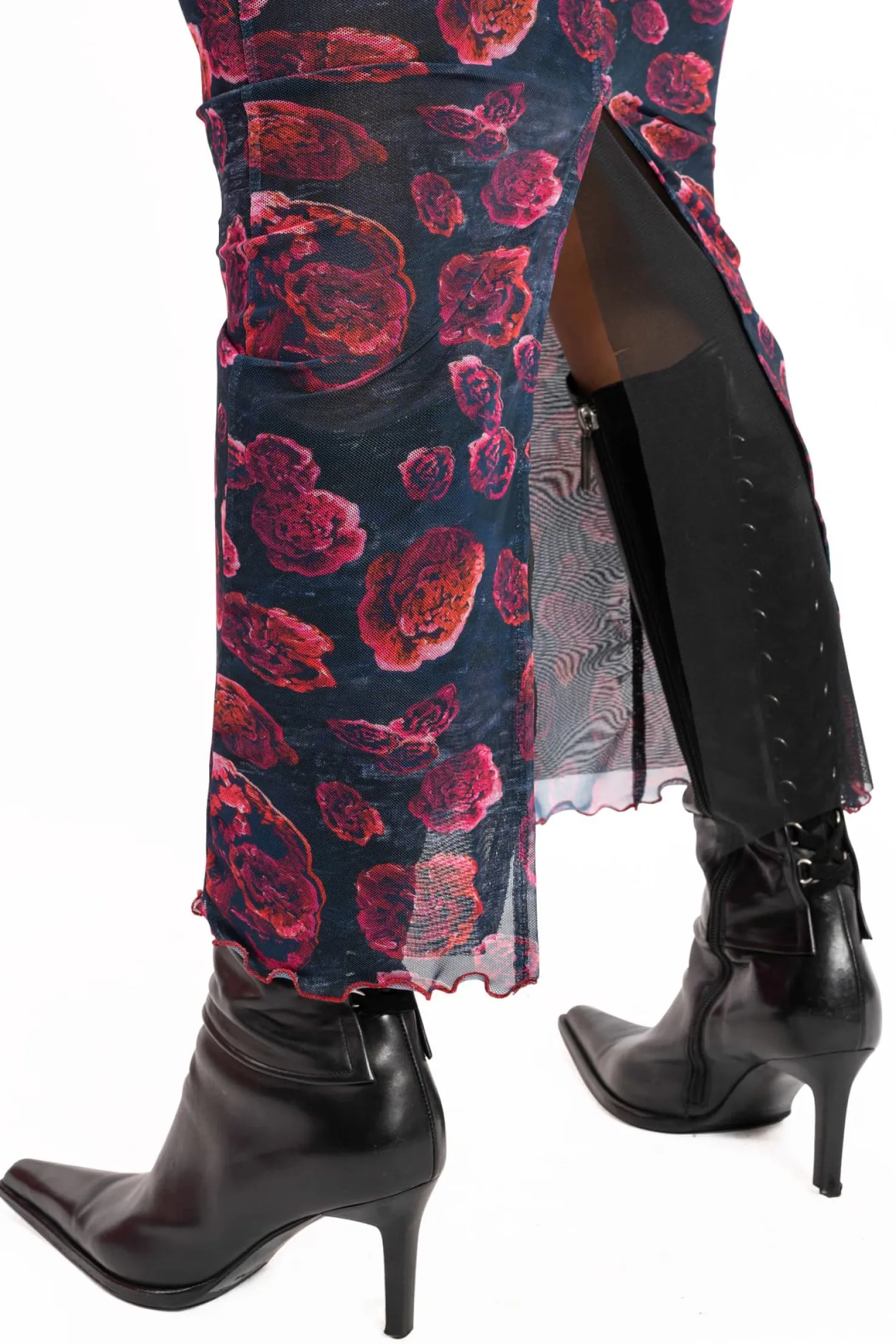 MaisonCléo Jupes>FW22 RUNWAY LOOK 23 – Jupe longue en mesh motif roses rouges BLAIR