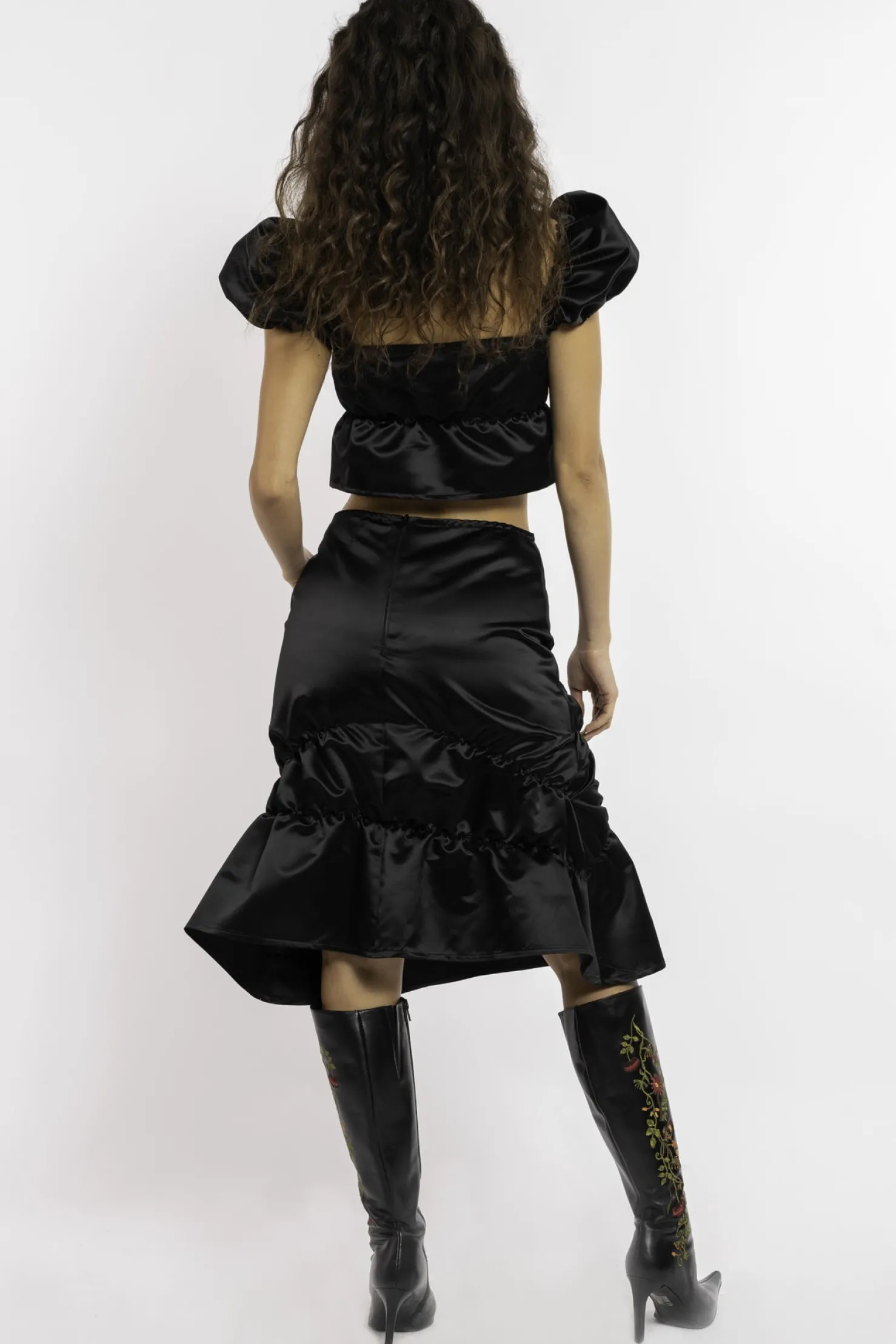MaisonCléo Jupes>FW22 RUNWAY LOOK 12 – Jupe mi-longue froncée en soie noire CHACHA