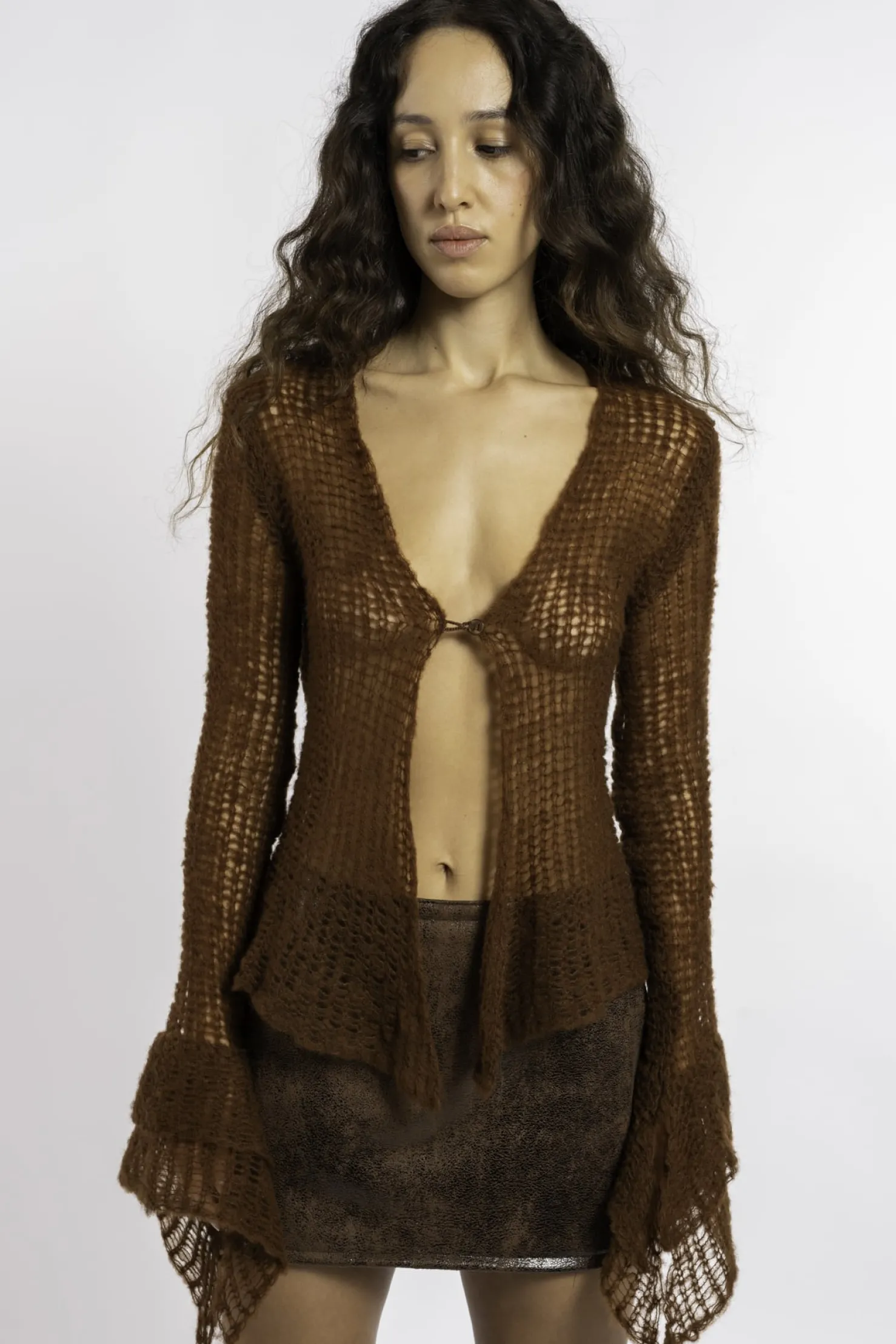MaisonCléo Jupes>FW22 RUNWAY LOOK 1 – Mini jupe en faux cuir vieilli marron JADE