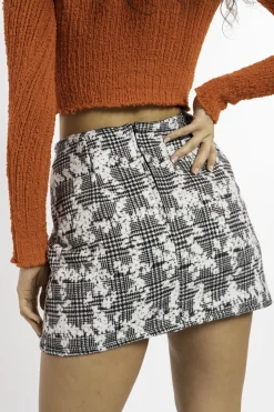 MaisonCléo Jupes>FW22 RUNWAY LOOK 25 – Mini jupe pied de poule fleurie en laine ANTONIA