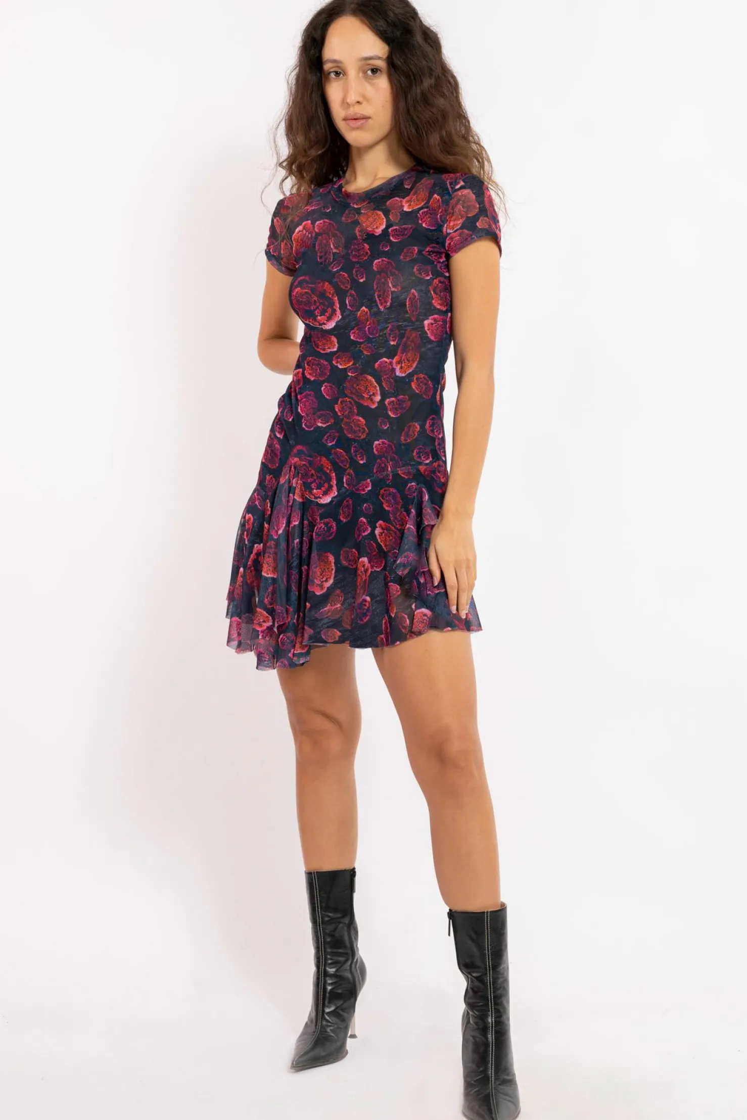 MaisonCléo Robes>FW22 RUNWAY LOOK 4 – Mini robe motif roses rouges en mesh à volants MARLA