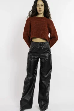 MaisonCléo Pantalons / Shorts>FW22 RUNWAY LOOK 14 – Pantalon large en simili cuir noir ANDRIA