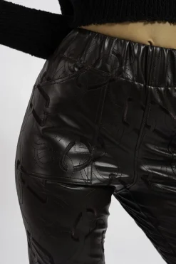 MaisonCléo Pantalons / Shorts>FW22 RUNWAY LOOK 16 – Pantalon évasé en simili cuir marron chocolat broderies chaînes HANA
