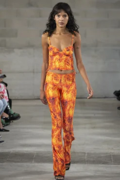 MaisonCléo Pantalons / Shorts>FW22 RUNWAY LOOK 19 – Pantalon flare bootcut ajouré à motif flammes MILLIE