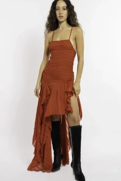 MaisonCléo Robes>FW22 RUNWAY LOOK 28 – Robe dos nu asymétrique à rayures rouges et volants en soie SADIA