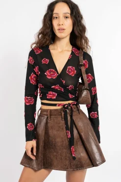 MaisonCléo Cardigans|Tops>FW22 RUNWAY LOOK 3 – Top gilet cache-coeur noir à roses rouges appliquées ISA