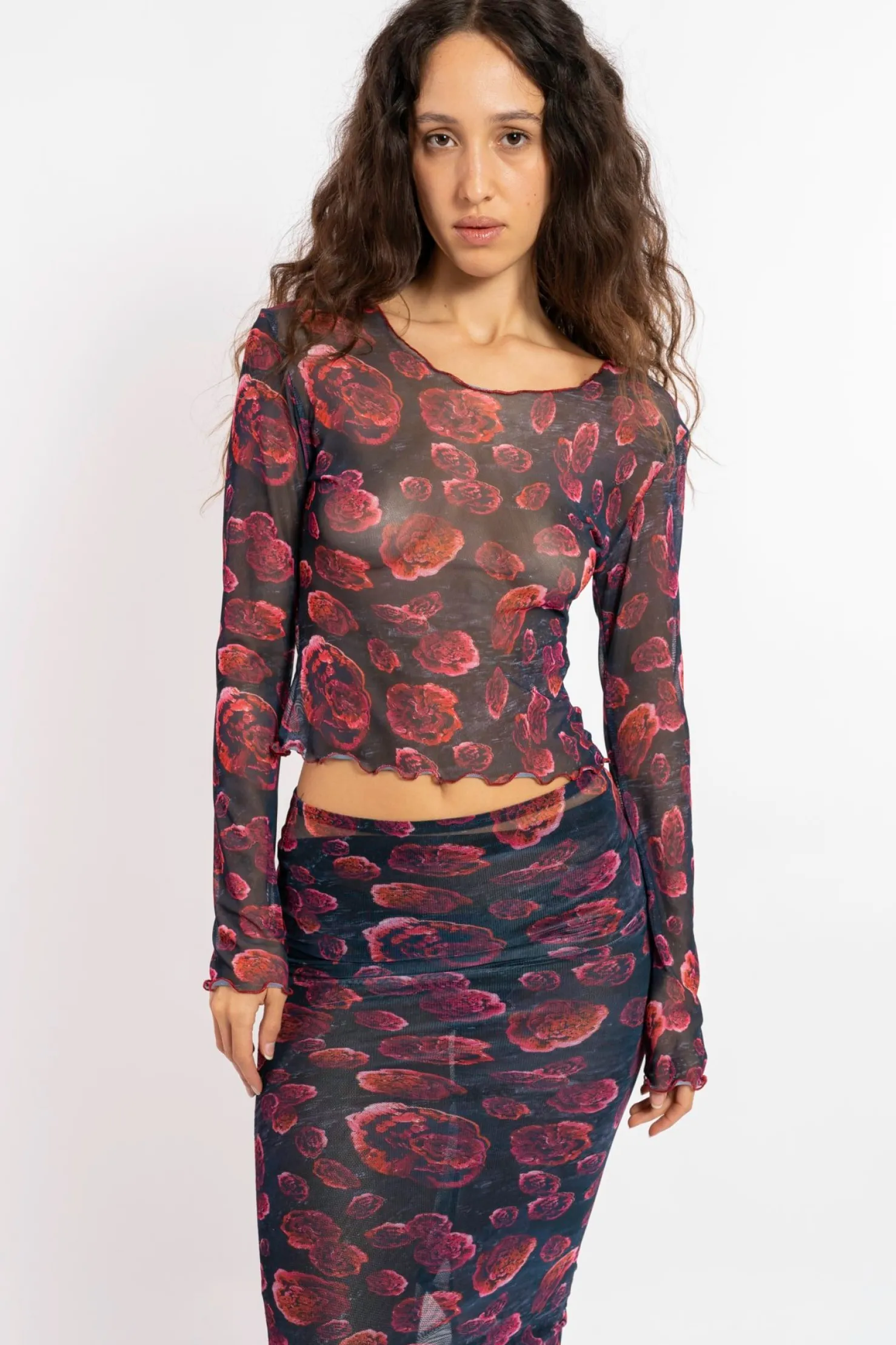 MaisonCléo Tops>FW22 RUNWAY LOOK 23 – Top motif roses rouges en mesh VAHINE