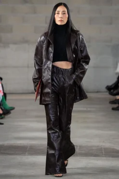 MaisonCléo Vestes / Manteaux>FW22 RUNWAY LOOK 16 – Veste mi-longue en simili cuir marron chocolat broderie chaînes HANAE