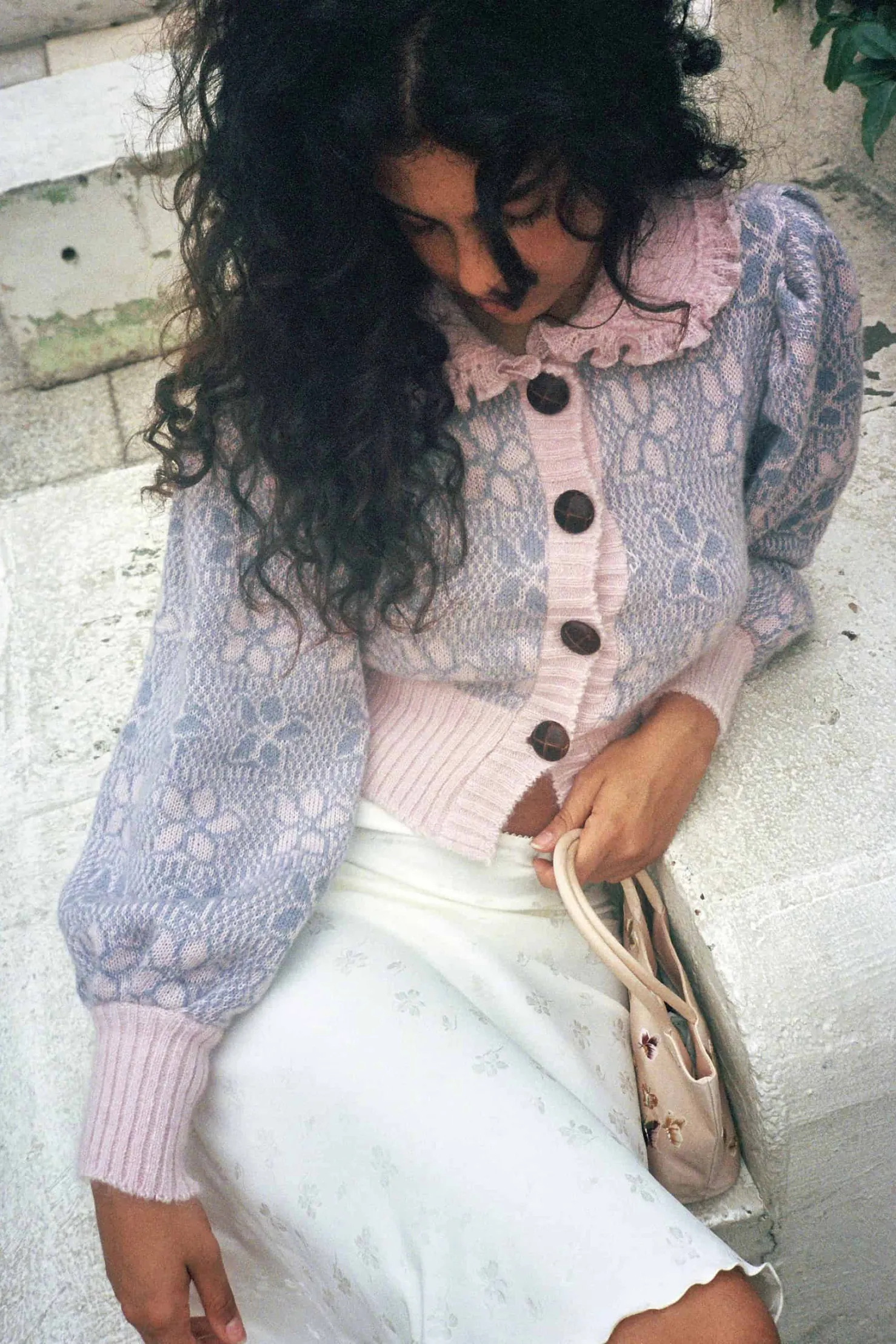 MaisonCléo Cardigans|Mailles>Gilet MERCEDES motif grosses fleurs en mohair et soir rose pâle et violet clair