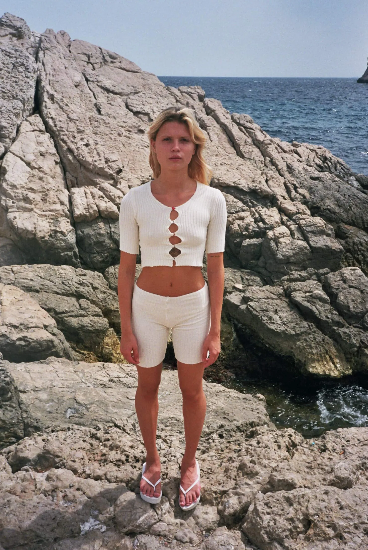 MaisonCléo Cardigans|Mailles>Gilet tricoté ivoire tomate en coton organique LORE