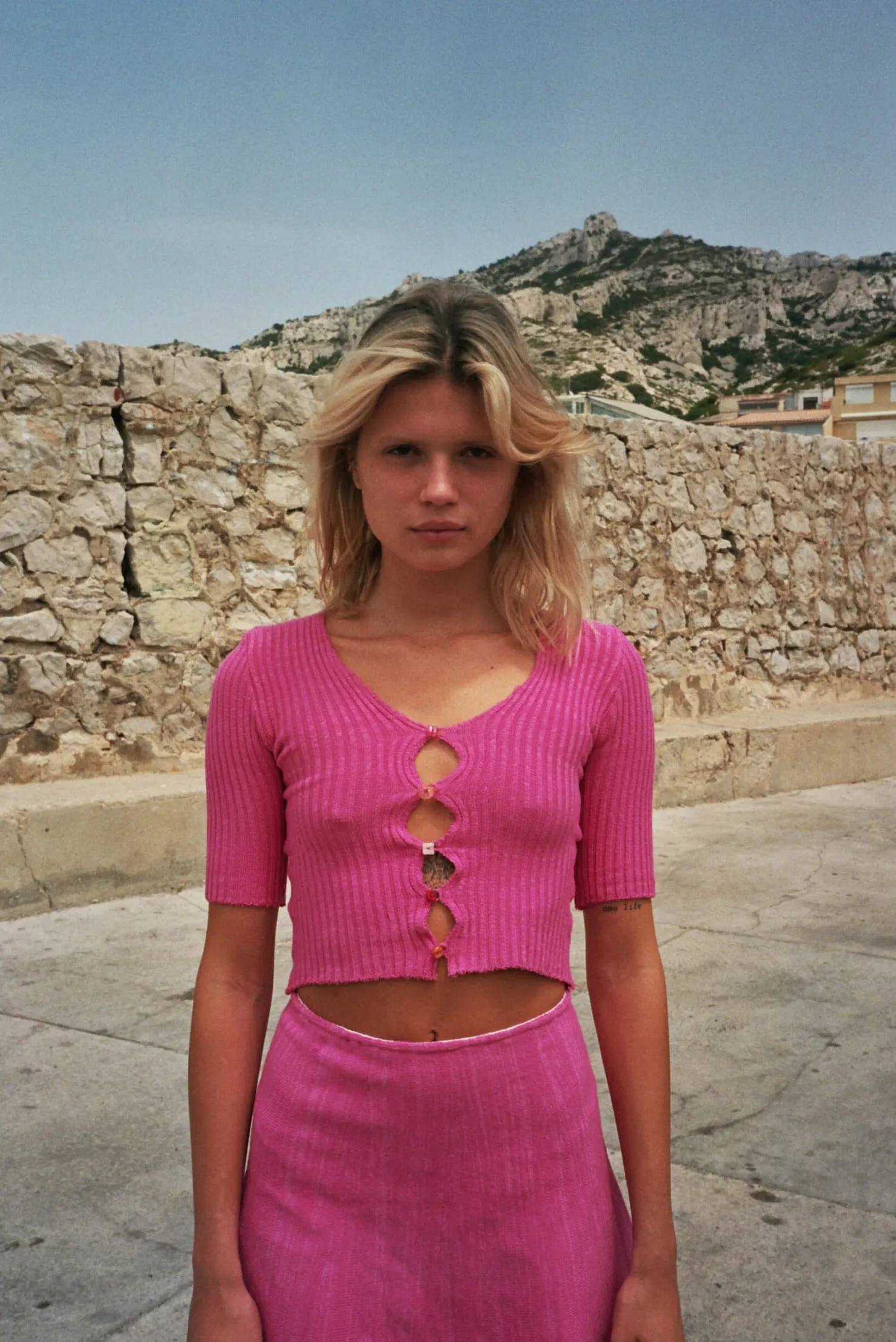 MaisonCléo Cardigans|Mailles>Gilet tricoté rose bonbon en coton organique LORE