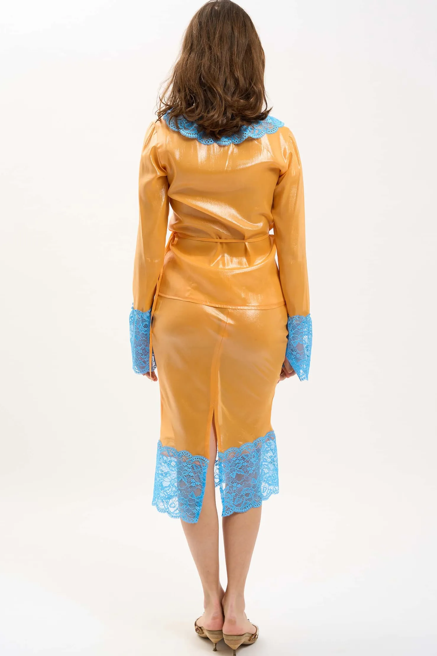 MaisonCléo Jupes>LA BADOULE LOOK 21 – Jupe NELYAH jus d’orange irisée avec dentelle bleu ciel