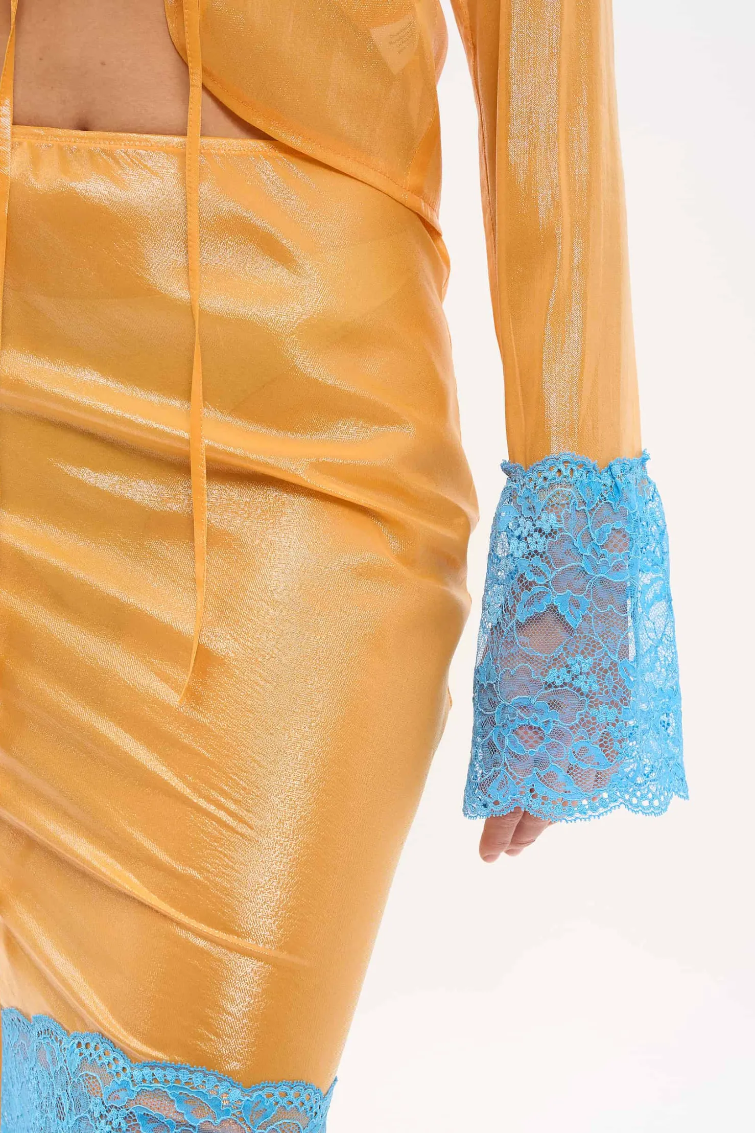 MaisonCléo Jupes>LA BADOULE LOOK 21 – Jupe NELYAH jus d’orange irisée avec dentelle bleu ciel