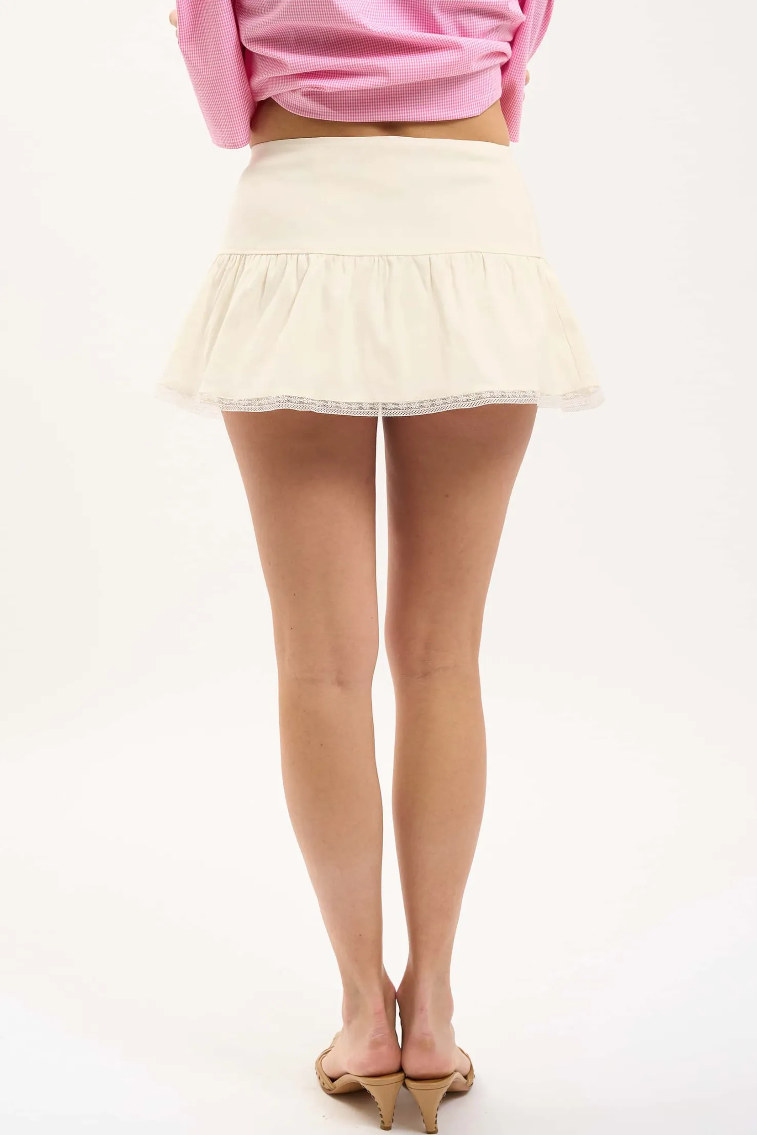 MaisonCléo Jupes>LA BADOULE LOOK 22 – Mini jupe ROMY en coton et lin crème avec dentelle fleurie