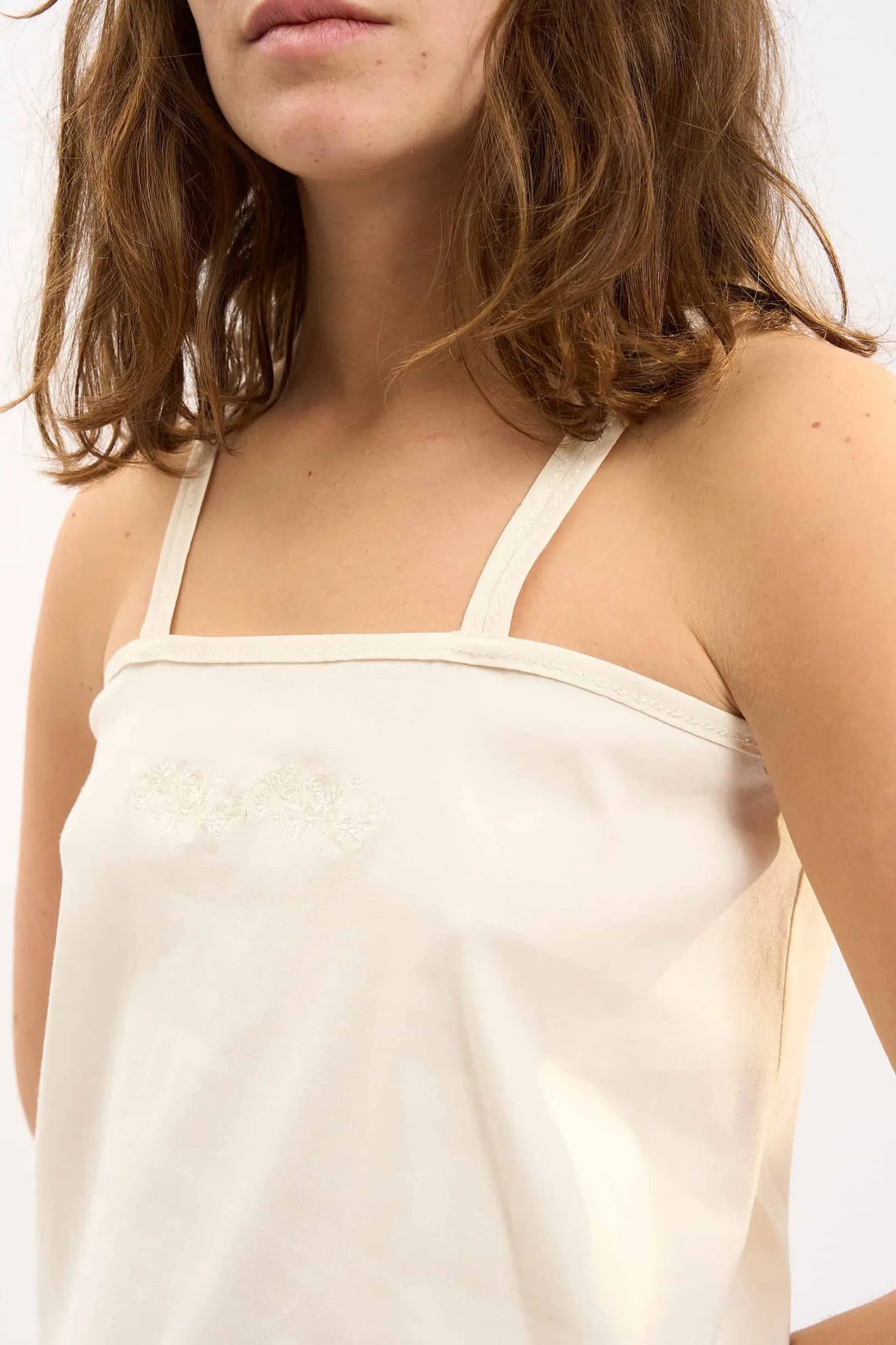 MaisonCléo Robes>LA BADOULE LOOK 10 – Robe crème VALOU en coton et lin crème avec fleurs brodées