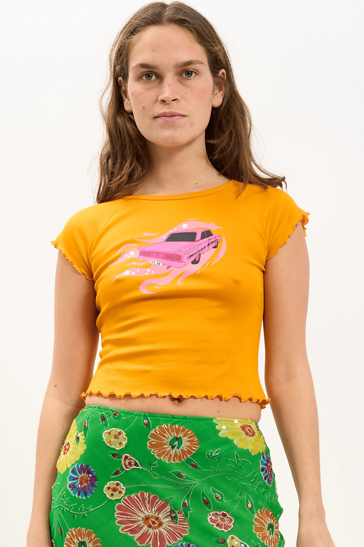 MaisonCléo Tops>LA BADOULE LOOK 30 – T-shirt en jersey orange Calais city avec voiture rose