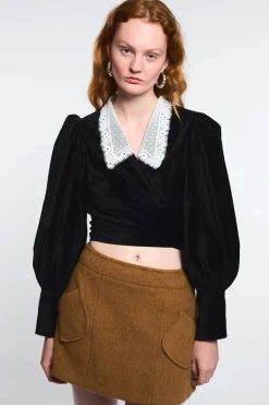 MaisonCléo Blouses|Tops>LA POUPETTE DÉFILÉ LOOK 5 – Blouse Julie en velours noir avec col dentelle blanc