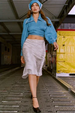 MaisonCléo Jupes>LA POUPETTE DÉFILÉ LOOK 3 – Jupe midi soie fleurie blanche avec dentelle AELWENN