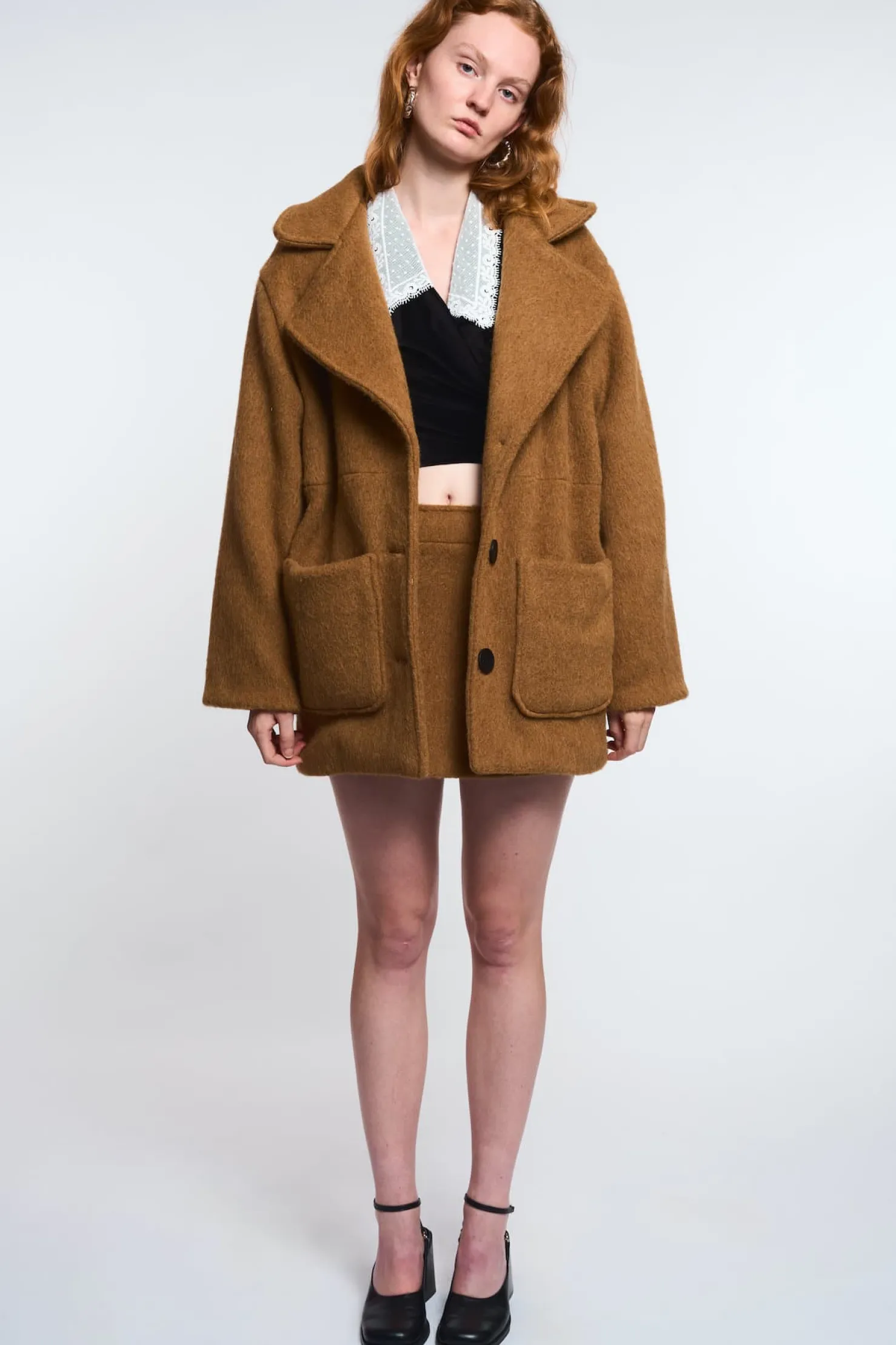 MaisonCléo Jupes>LA POUPETTE DÉFILÉ LOOK 5 – Jupe en laine épaisse et poches marron camel AZENOR