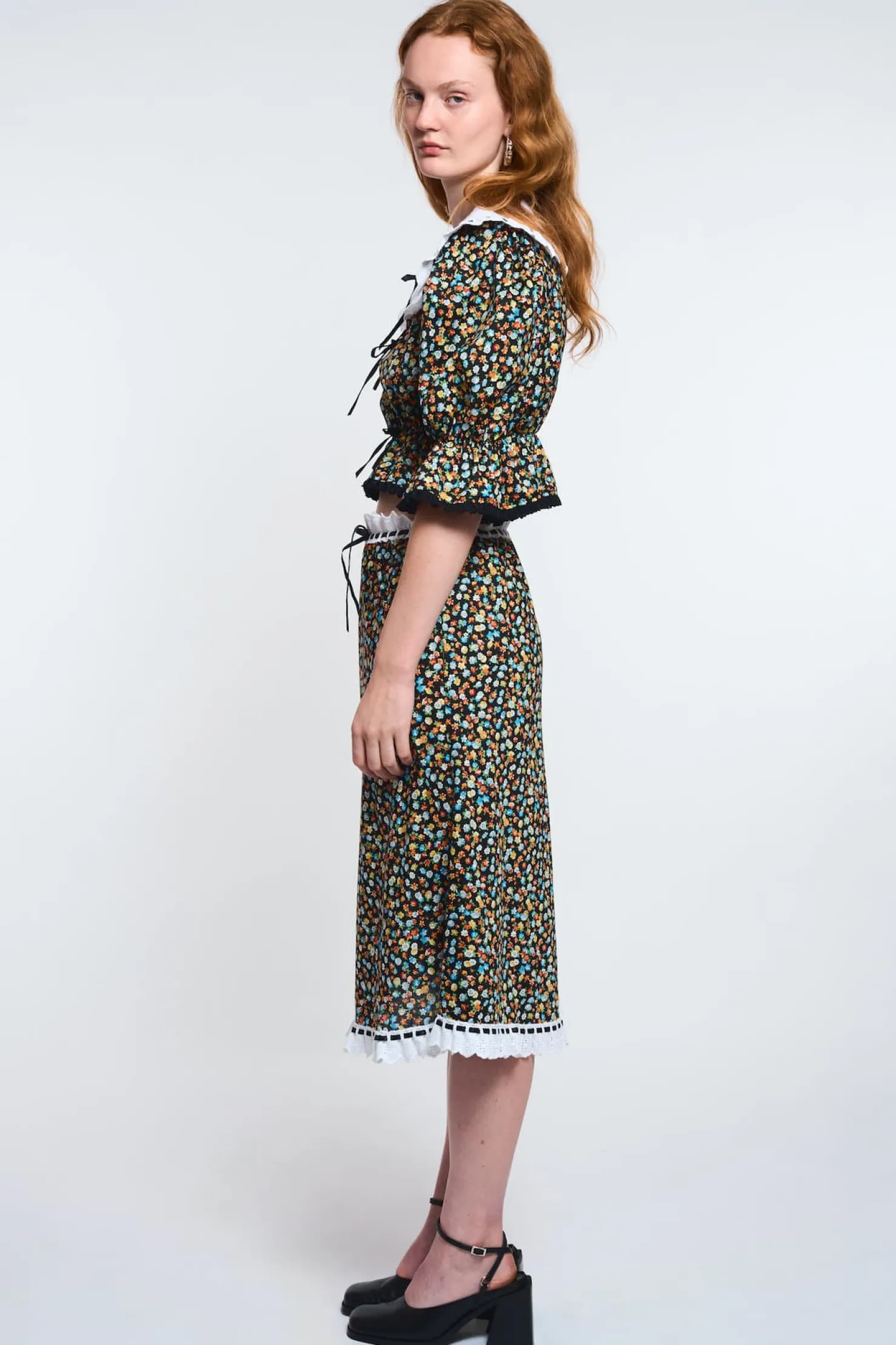 MaisonCléo Jupes>LA POUPETTE DÉFILÉ LOOK 13 – Jupe midi en coton fleurie DENEZA avec broderies