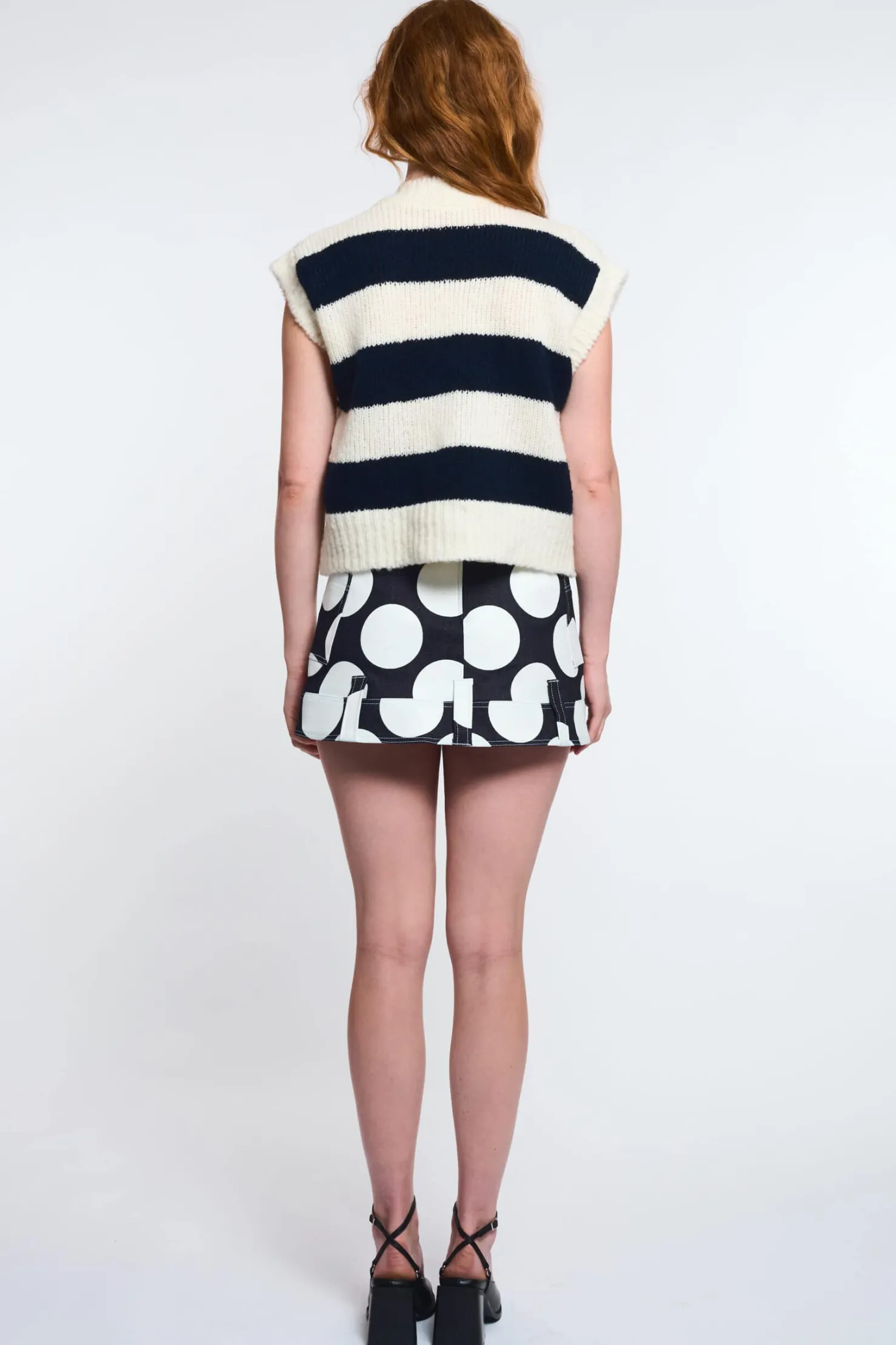 MaisonCléo Jupes>LA POUPETTE DÉFILÉ LOOK 31 – Mini jupe LUSIA en jean à pois blancs