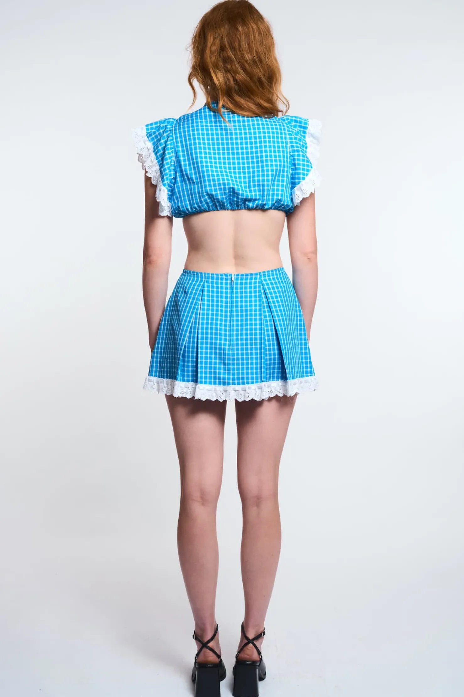 MaisonCléo Jupes>LA POUPETTE DÉFILÉ LOOK 1 – Mini jupe ADENOR plissée bleu azur vichy avec broderies