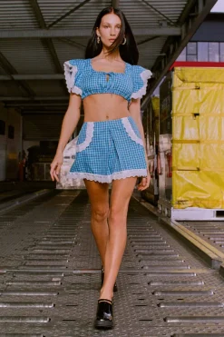 MaisonCléo Tops>LA POUPETTE DÉFILÉ LOOK 1 – Mini top ADELA bleu azur vichy avec broderies