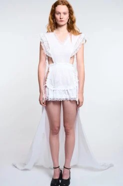 MaisonCléo Robes>LA POUPETTE DÉFILÉ LOOK 35 – Robe de mariée tablier dentelle EWEN en coton blanc