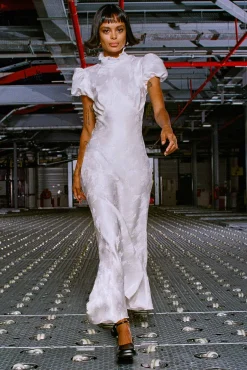 MaisonCléo Robes>LA POUPETTE DÉFILÉ LOOK 33 – Robe longue romantique MORANE en soie imprimé fleuri
